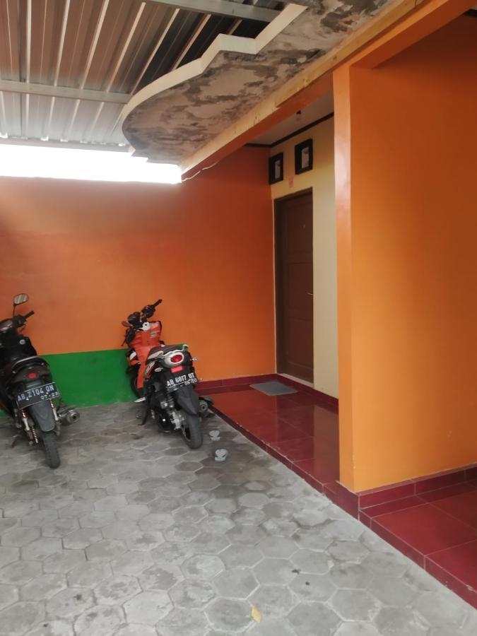 Primadona Homestay สเลมาน ภายนอก รูปภาพ